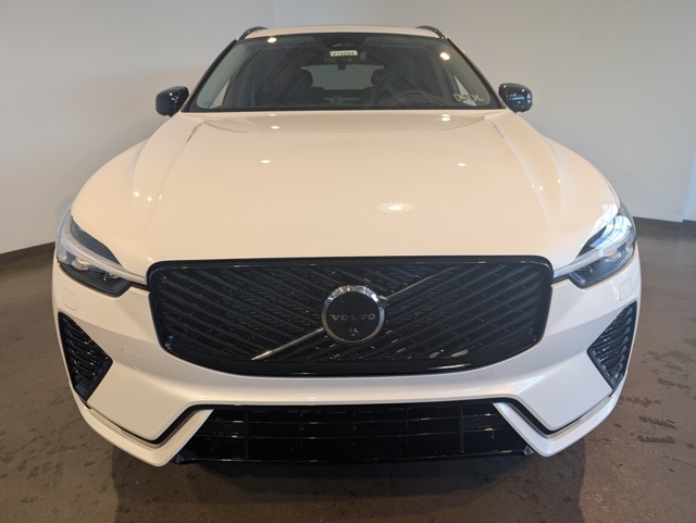 2026 Volvo XC60 B5 photo 2