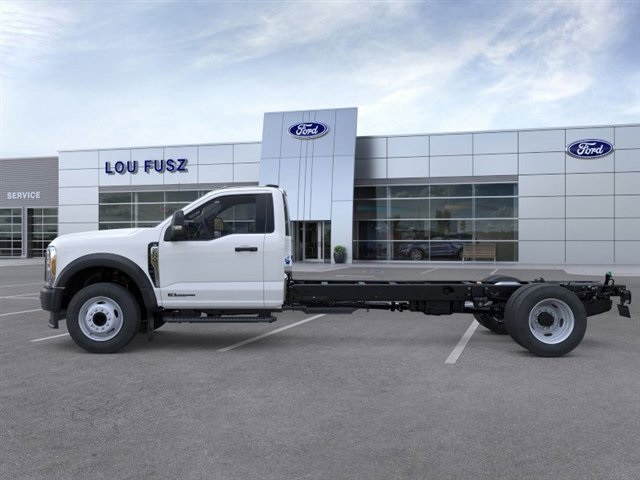 2025 Ford F-600 photo 3