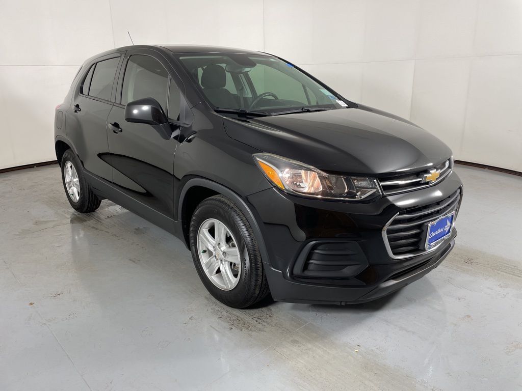 2021 Chevrolet Trax LS photo 2
