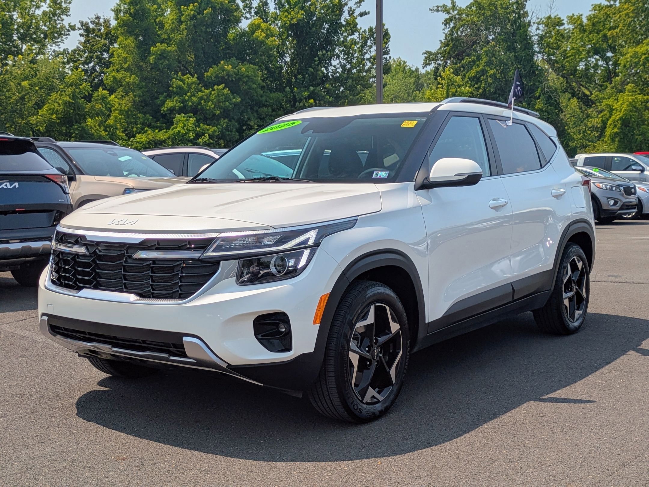 2025 Kia Seltos EX photo 2
