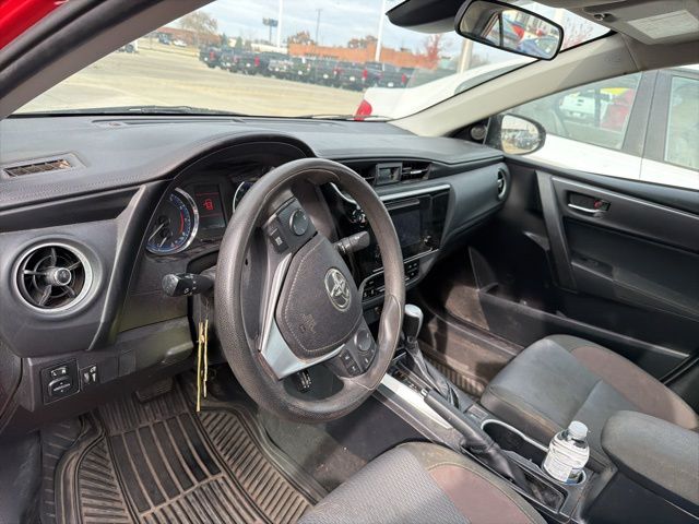 2018 Toyota Corolla LE photo 3