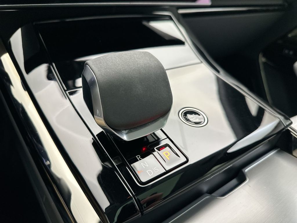 2024 Land Rover Range Rover Sport SE photo 11