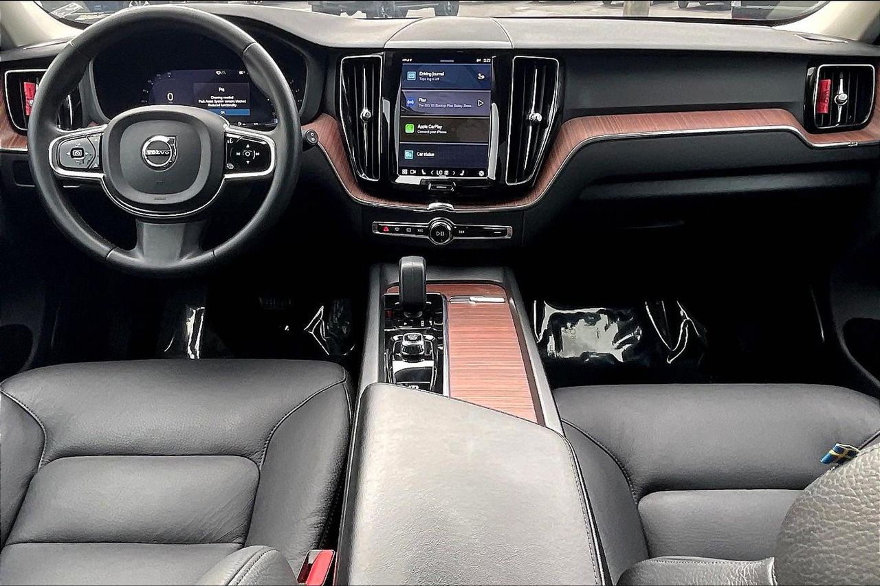2023 Volvo XC60 B5 Plus photo 7