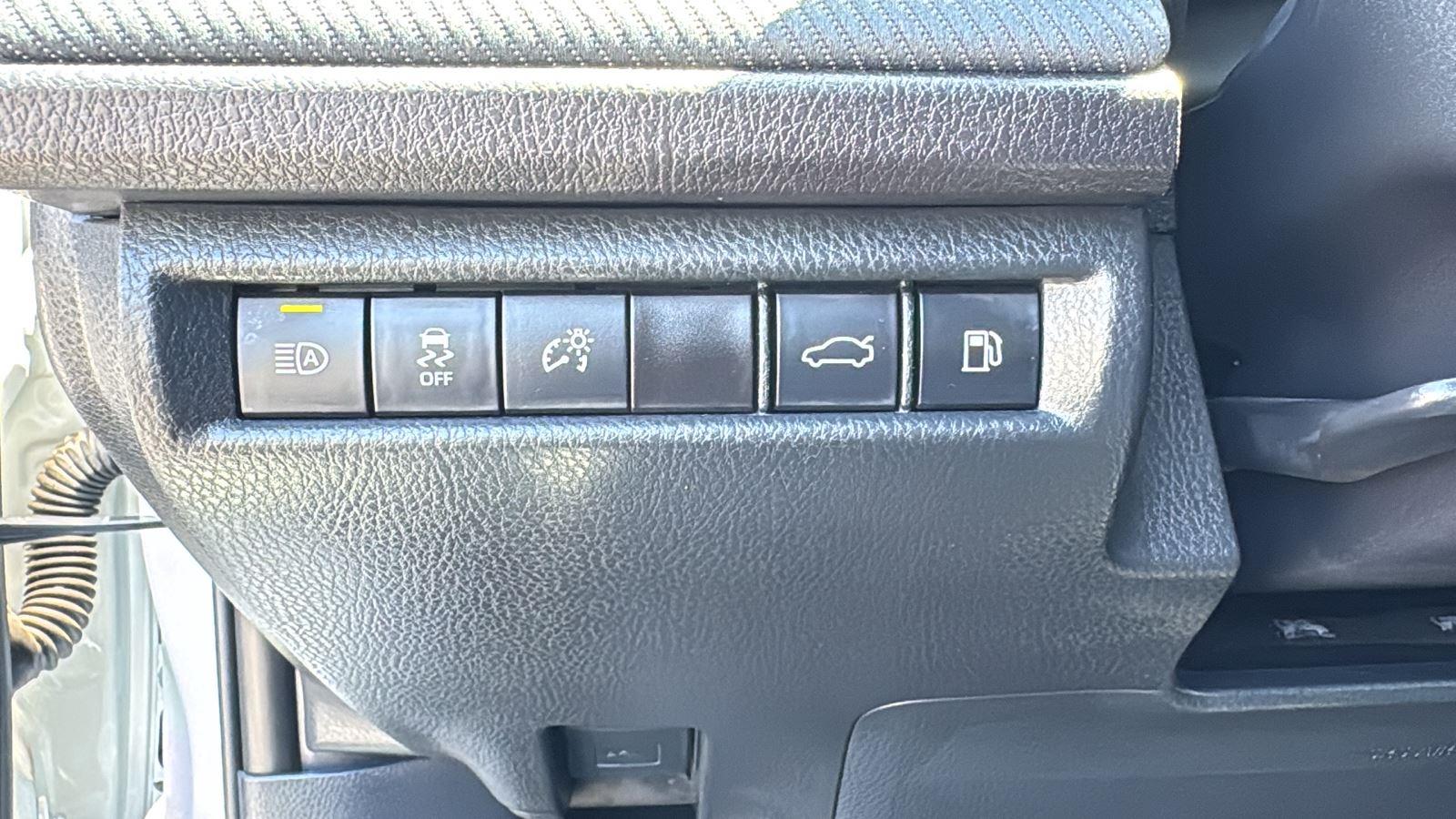 2025 Toyota Camry SE photo 12