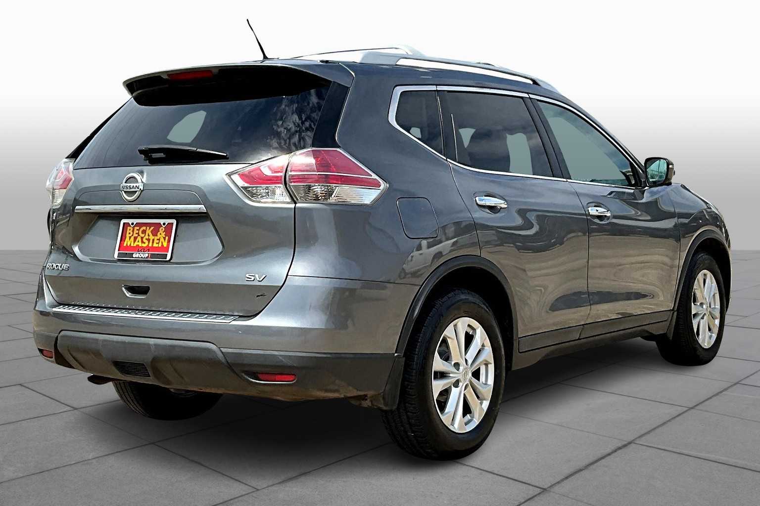 2016 Nissan Rogue SV photo 10