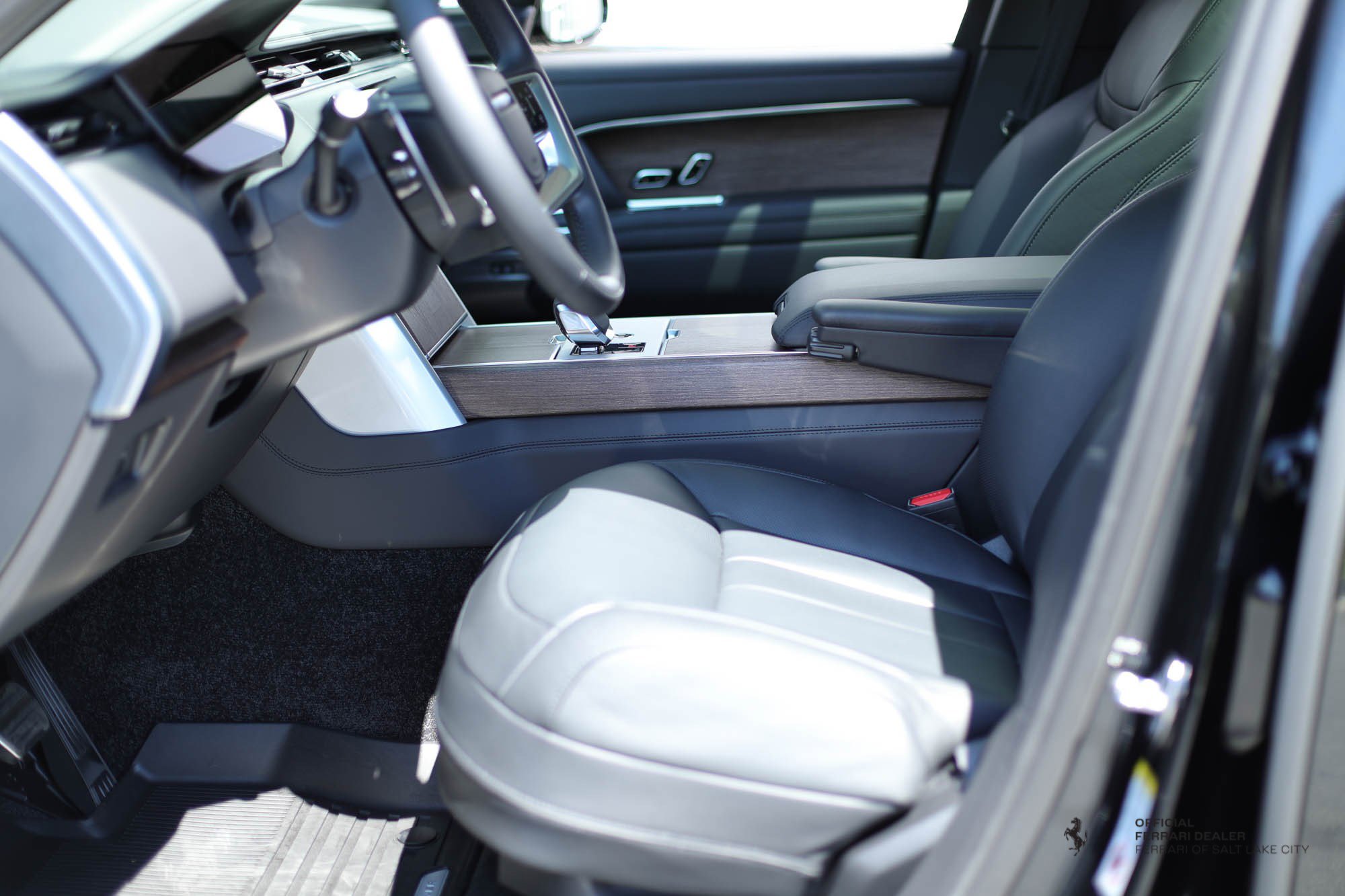2025 Land Rover Range Rover Autobiography photo 12