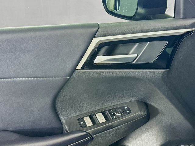 2023 Mitsubishi Outlander Black Edition photo 15