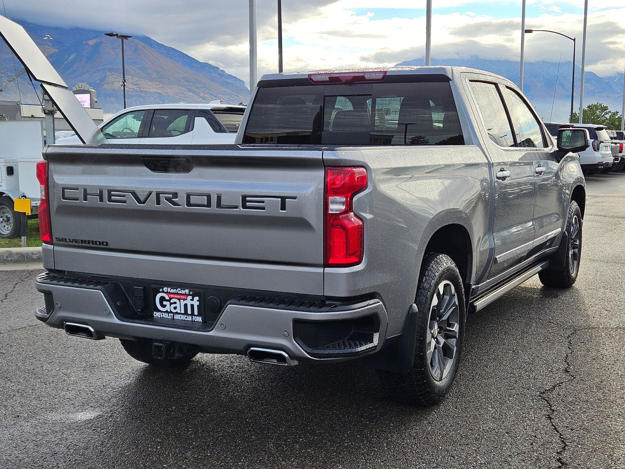 2024 Chevrolet Silverado 1500 High Country photo 2
