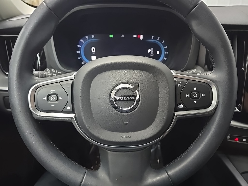 2023 Volvo XC60 B5 Core photo 19