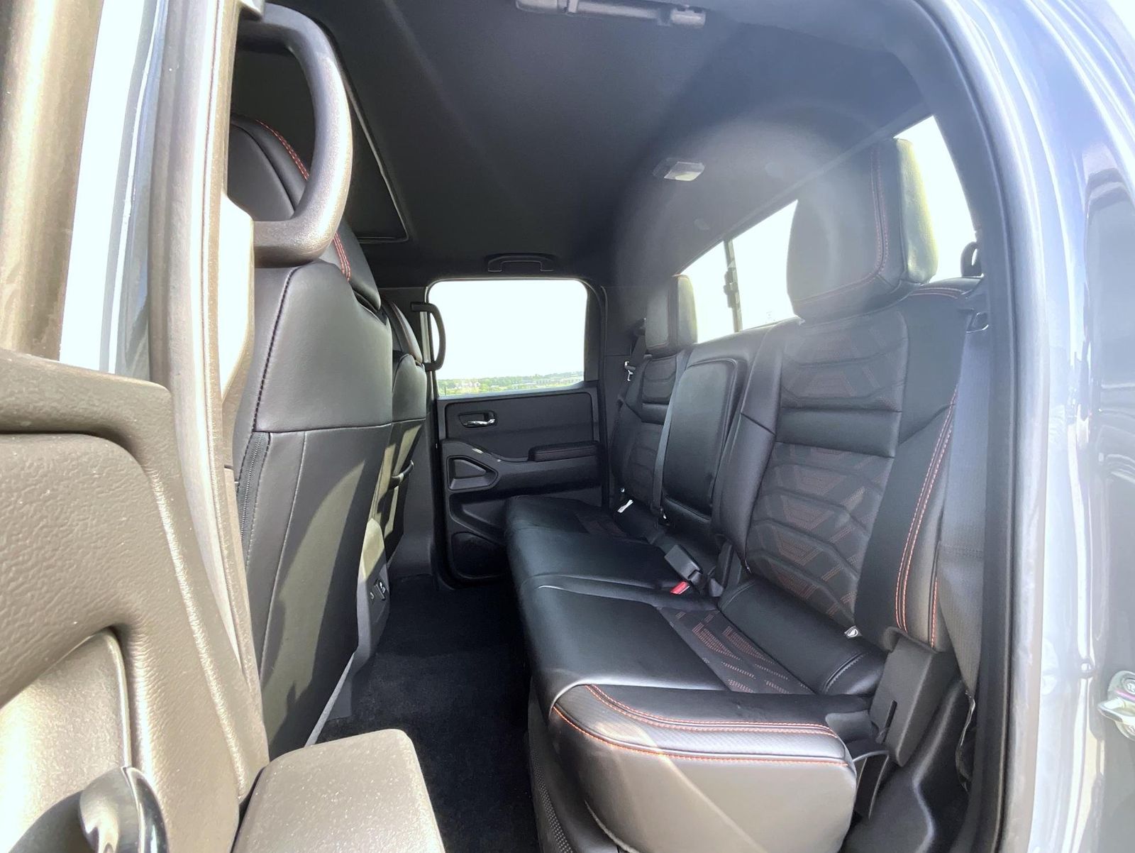 2025 Nissan Frontier PRO-4X photo 11
