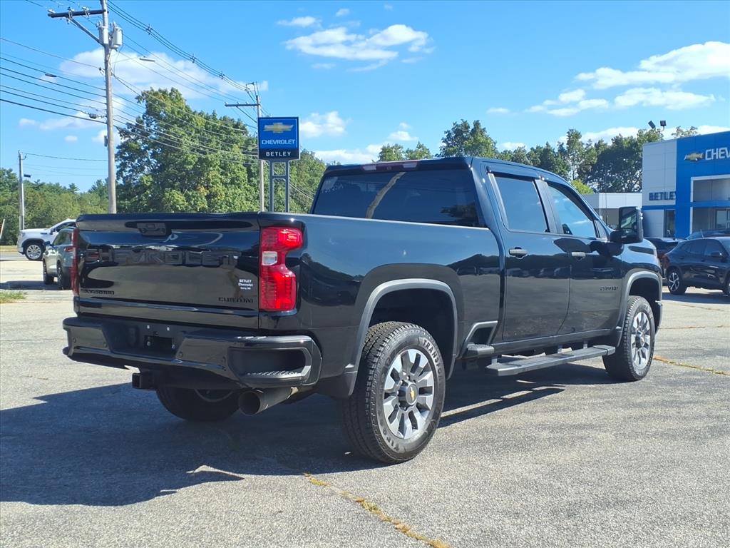 2024 Chevrolet Silverado 2500HD Custom photo 3