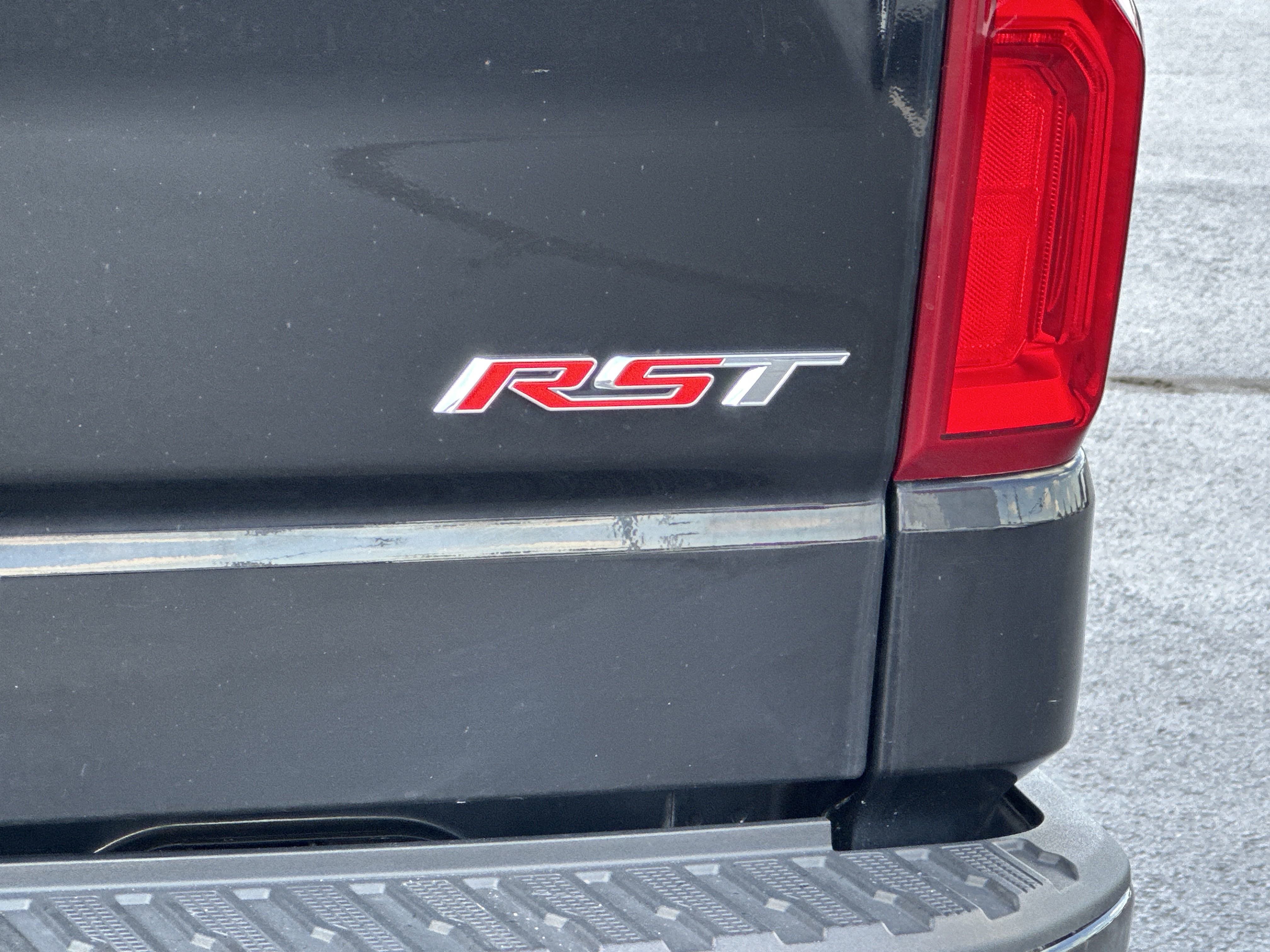 2021 Chevrolet Silverado 1500 RST photo 3