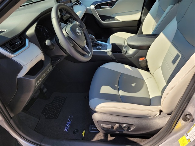 2023 Toyota RAV4 Hybrid XLE Premium photo 5
