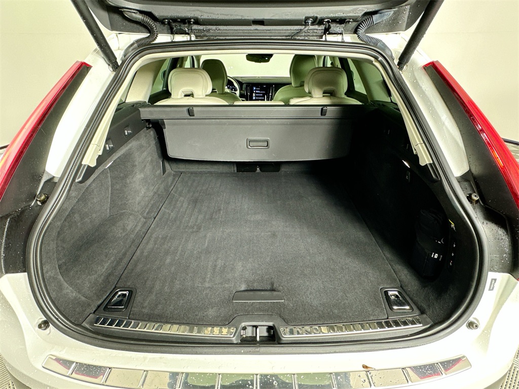 2019 Volvo V90 Cross Country T5 AWD photo 24