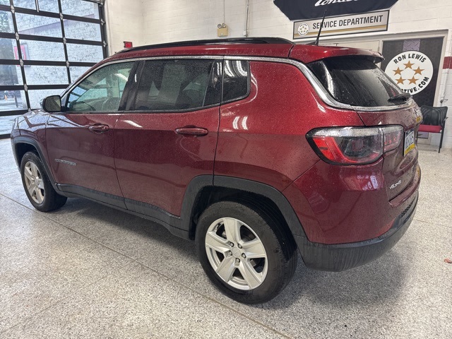 2022 Jeep Compass Latitude photo 2