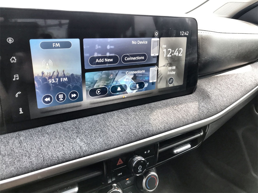 2025 Nissan Kicks SV photo 16
