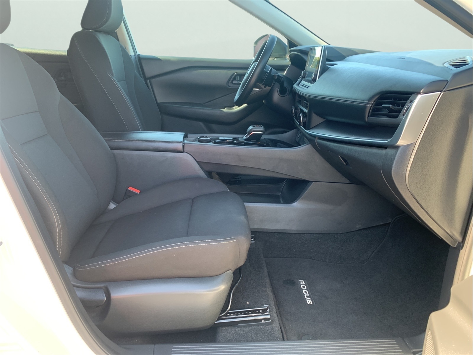 2024 Nissan Rogue S photo 30