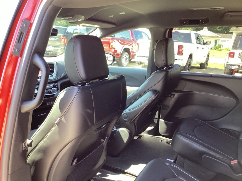 2025 Chrysler Pacifica photo 17