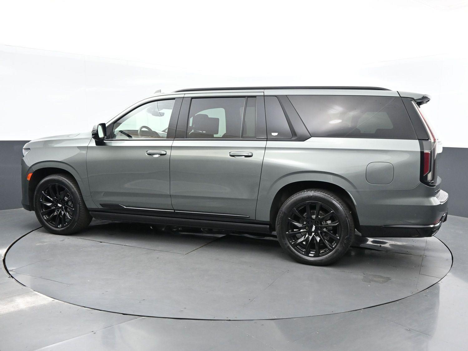 2023 Cadillac Escalade ESV Sport Platinum photo 4