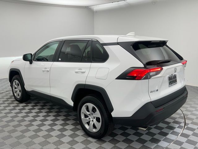 2024 Toyota RAV4 LE photo 5