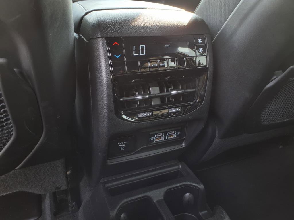 2023 Jeep Grand Cherokee Altitude photo 6