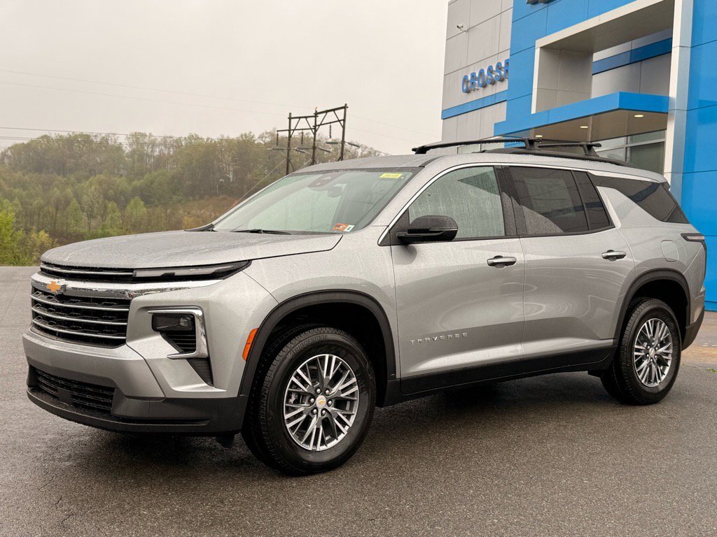 2025 Chevrolet Traverse LT's photo