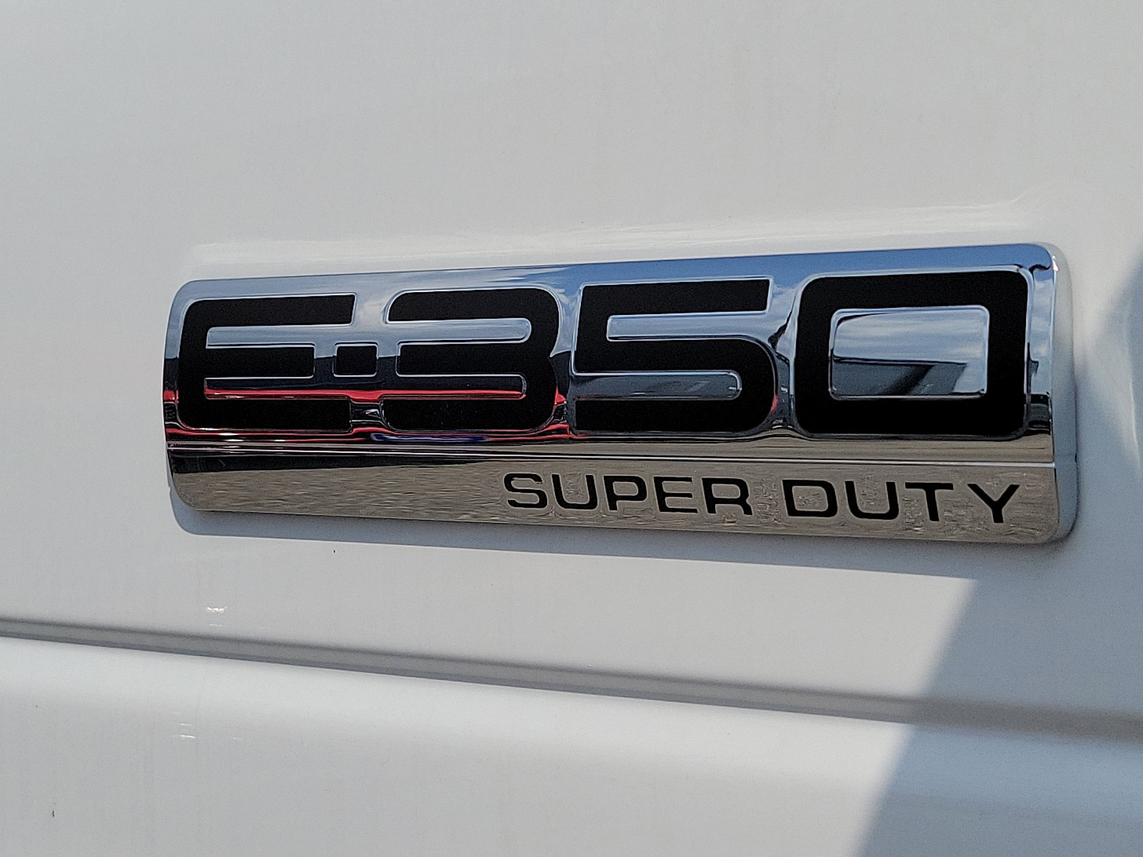 2024 Ford E-350 photo 12