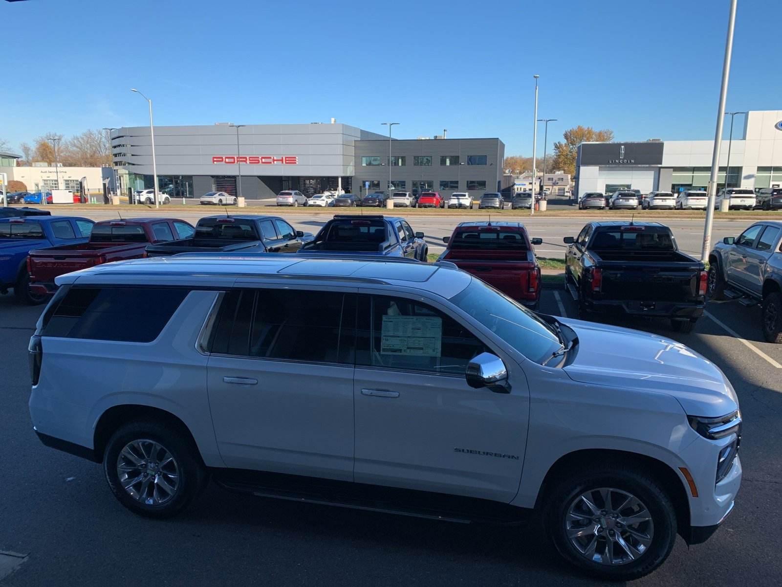 2025 Chevrolet Suburban Premier photo 3