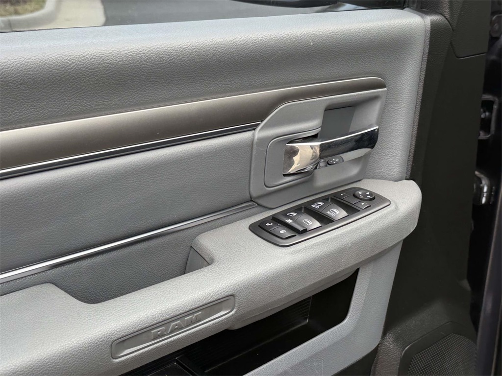 2019 Ram 1500 Classic Warlock photo 23