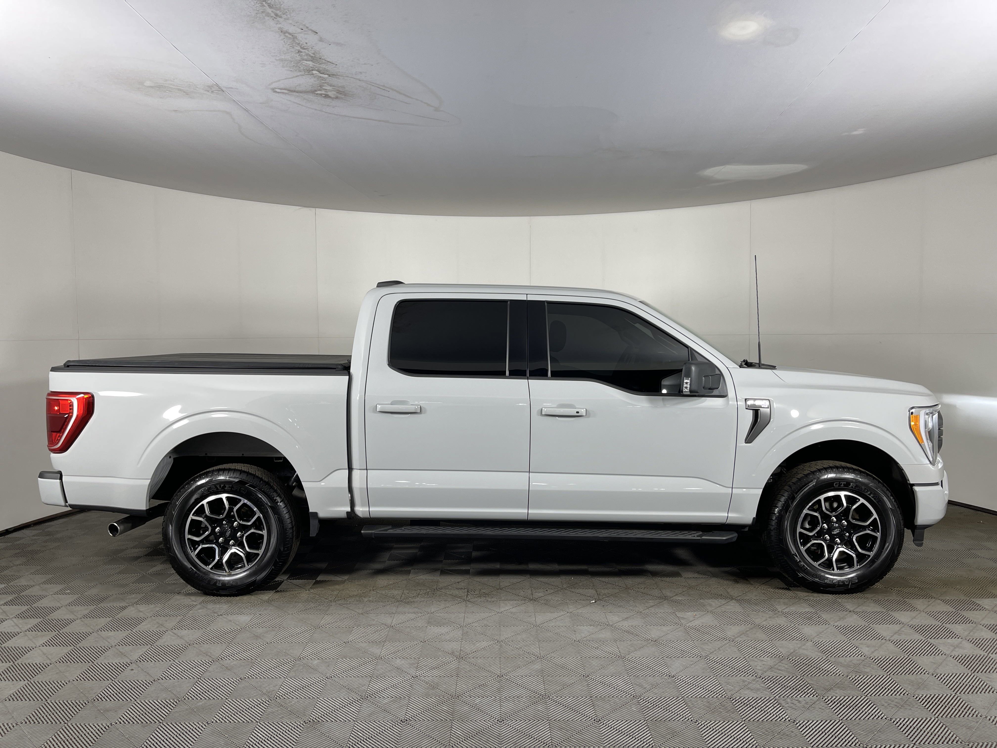 2023 Ford F-150 XLT photo 3