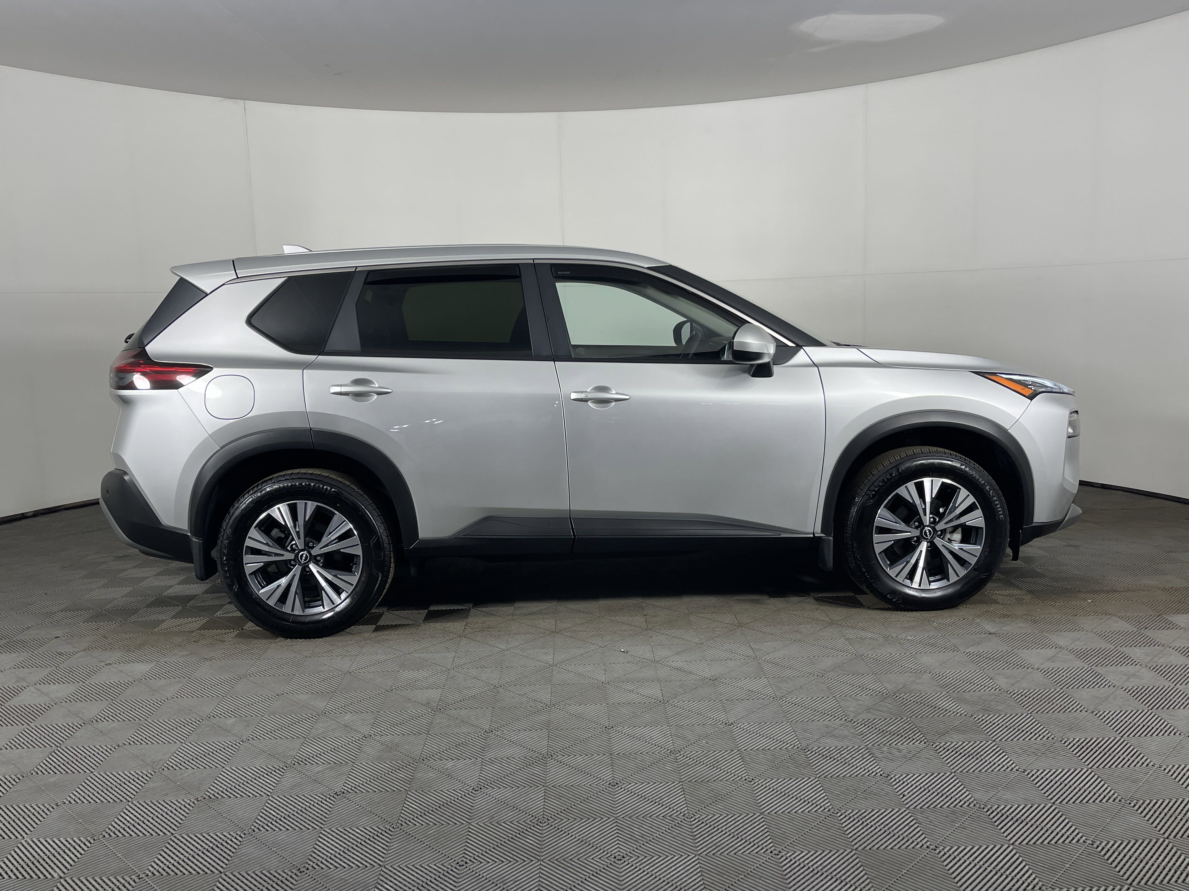 2023 Nissan Rogue SV photo 4