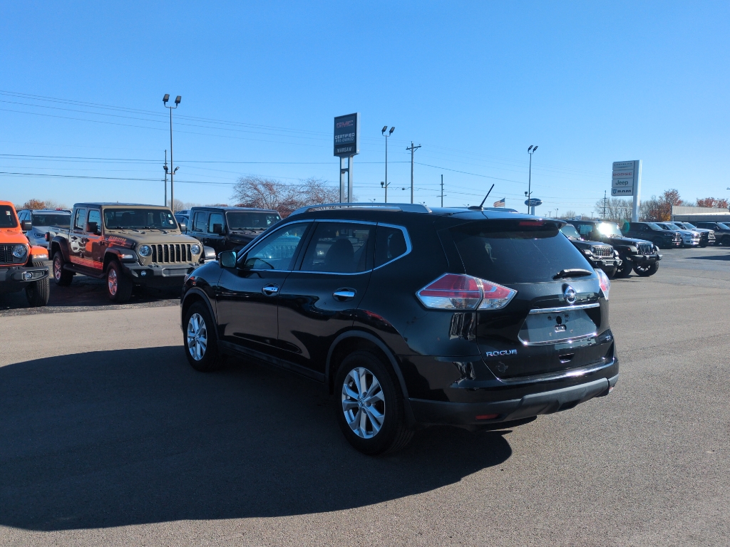 2016 Nissan Rogue SV photo 4