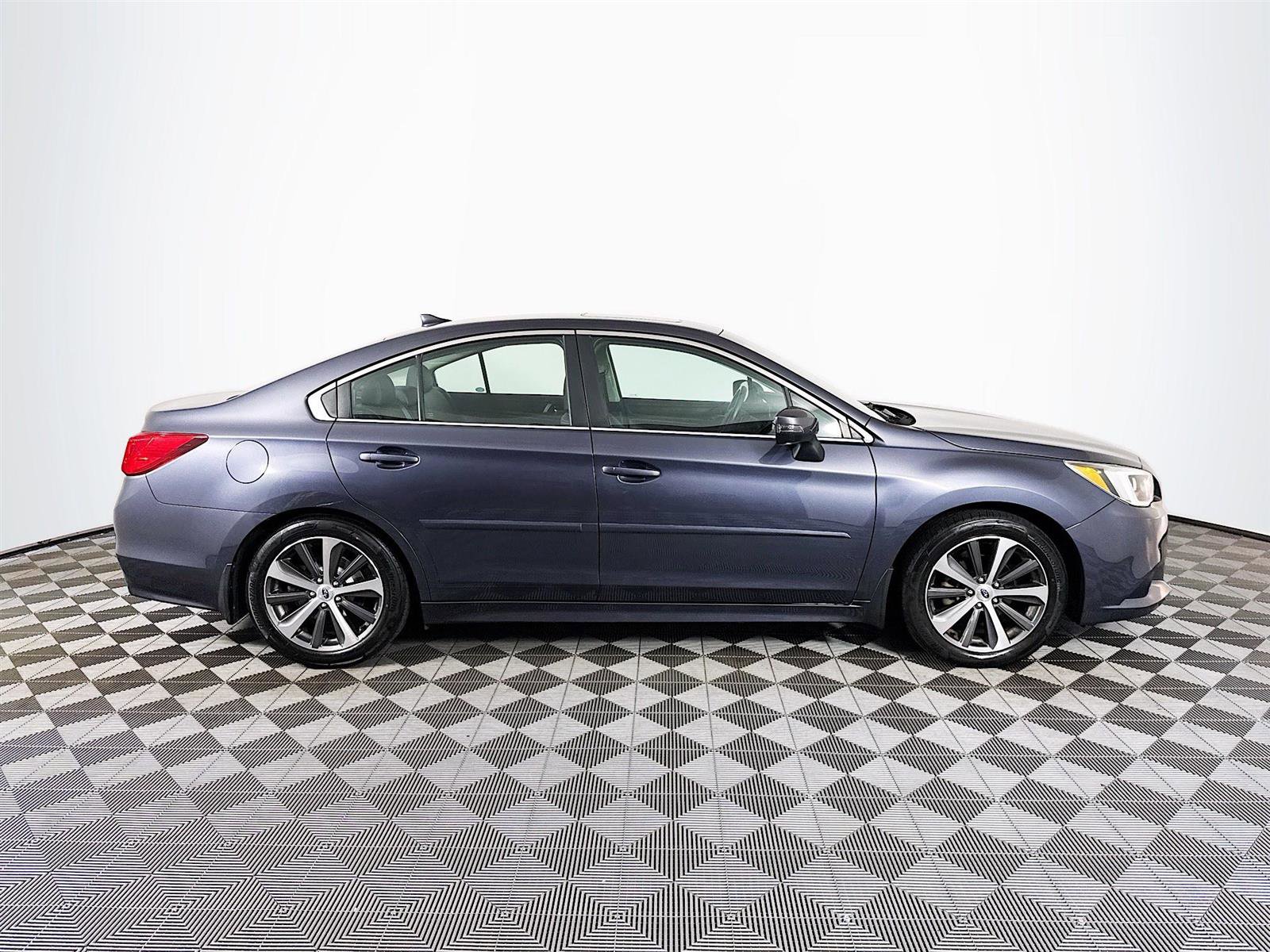 2016 Subaru Legacy 2.5i Limited photo 4