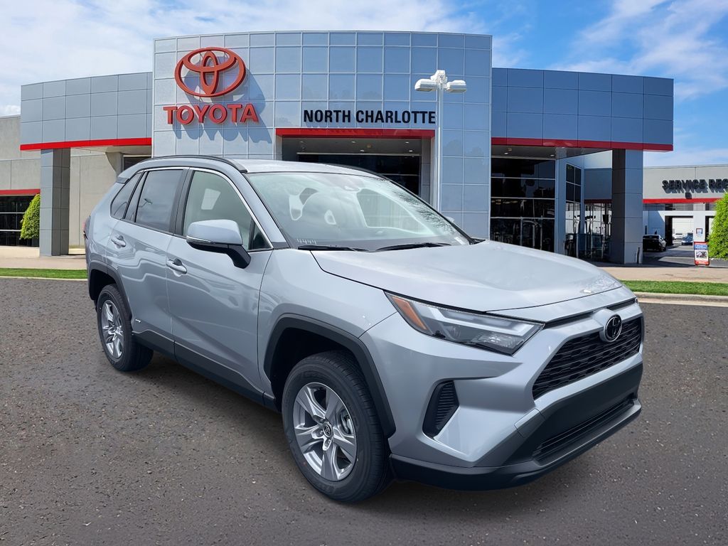 2025 Toyota RAV4 XLE's photo