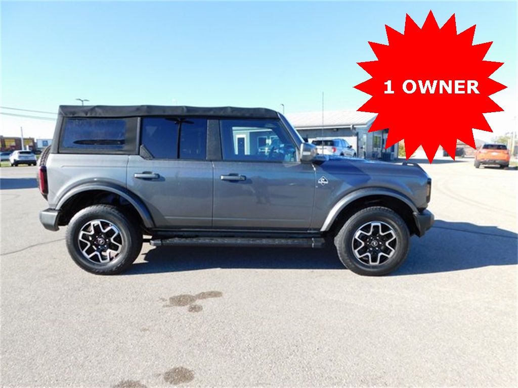 2022 Ford Bronco Outer Banks photo 2