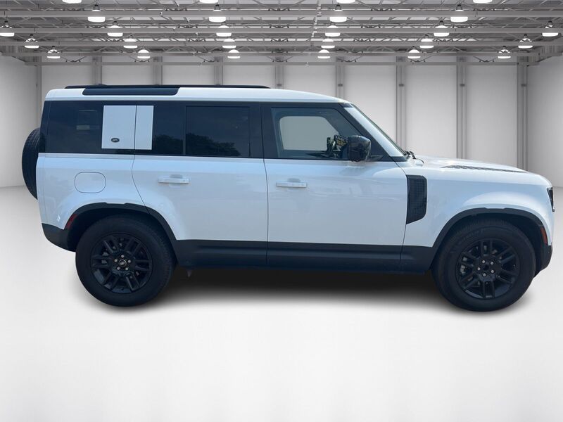 2024 Land Rover Defender 110 S photo 5