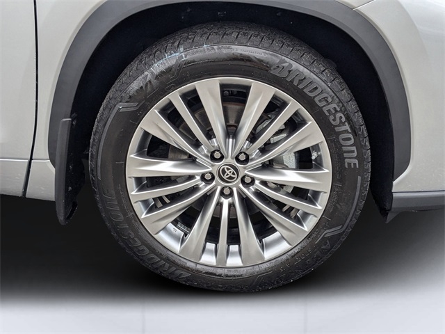 2024 Toyota Highlander Platinum photo 11