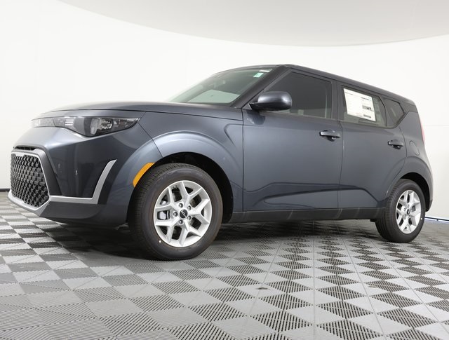 2025 Kia Soul LX's photo