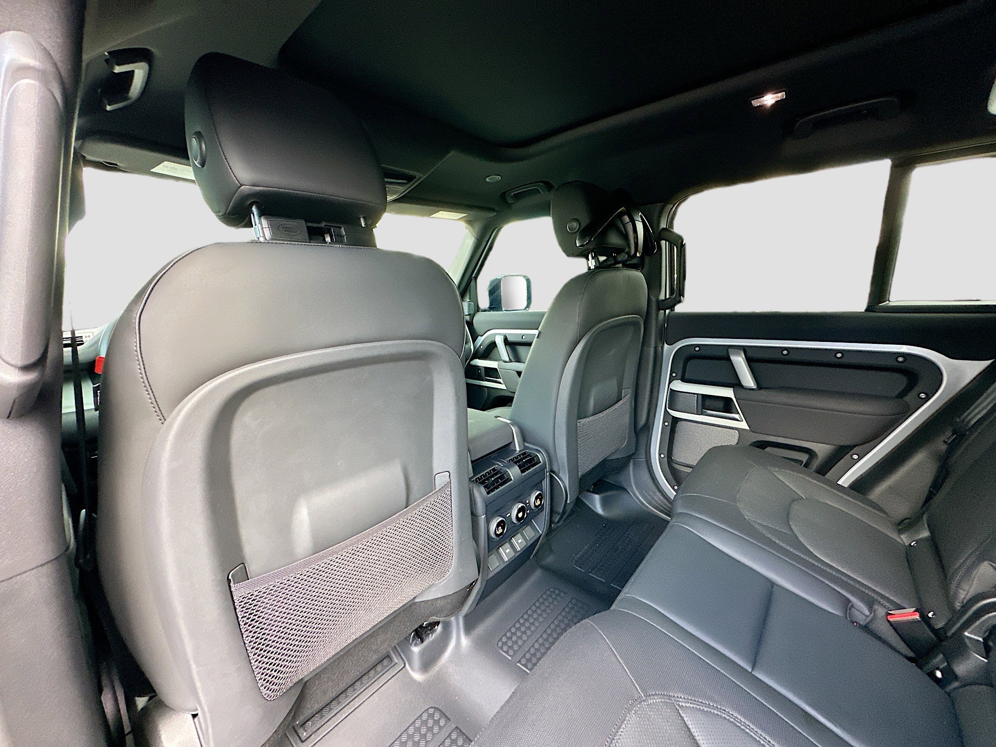 2023 Land Rover Defender X-Dynamic SE photo 23