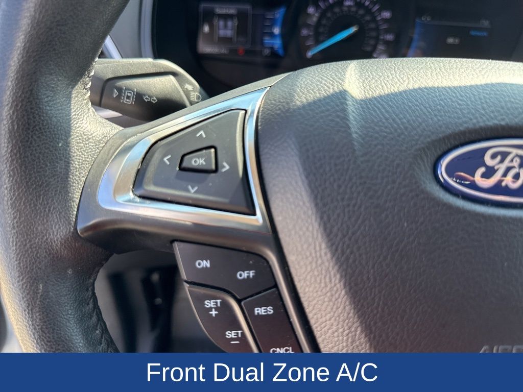 2022 Ford Edge SEL photo 13