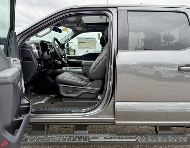 2025 Ford F-350 Lariat photo 12