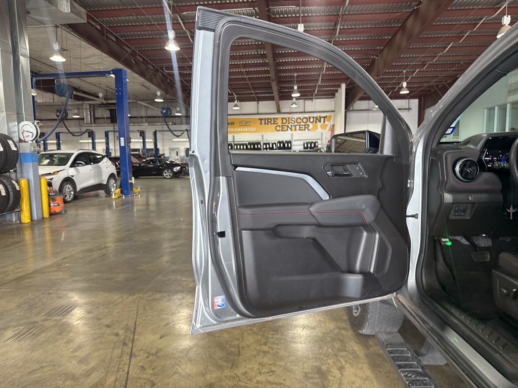 2024 Chevrolet Colorado Z71 photo 13