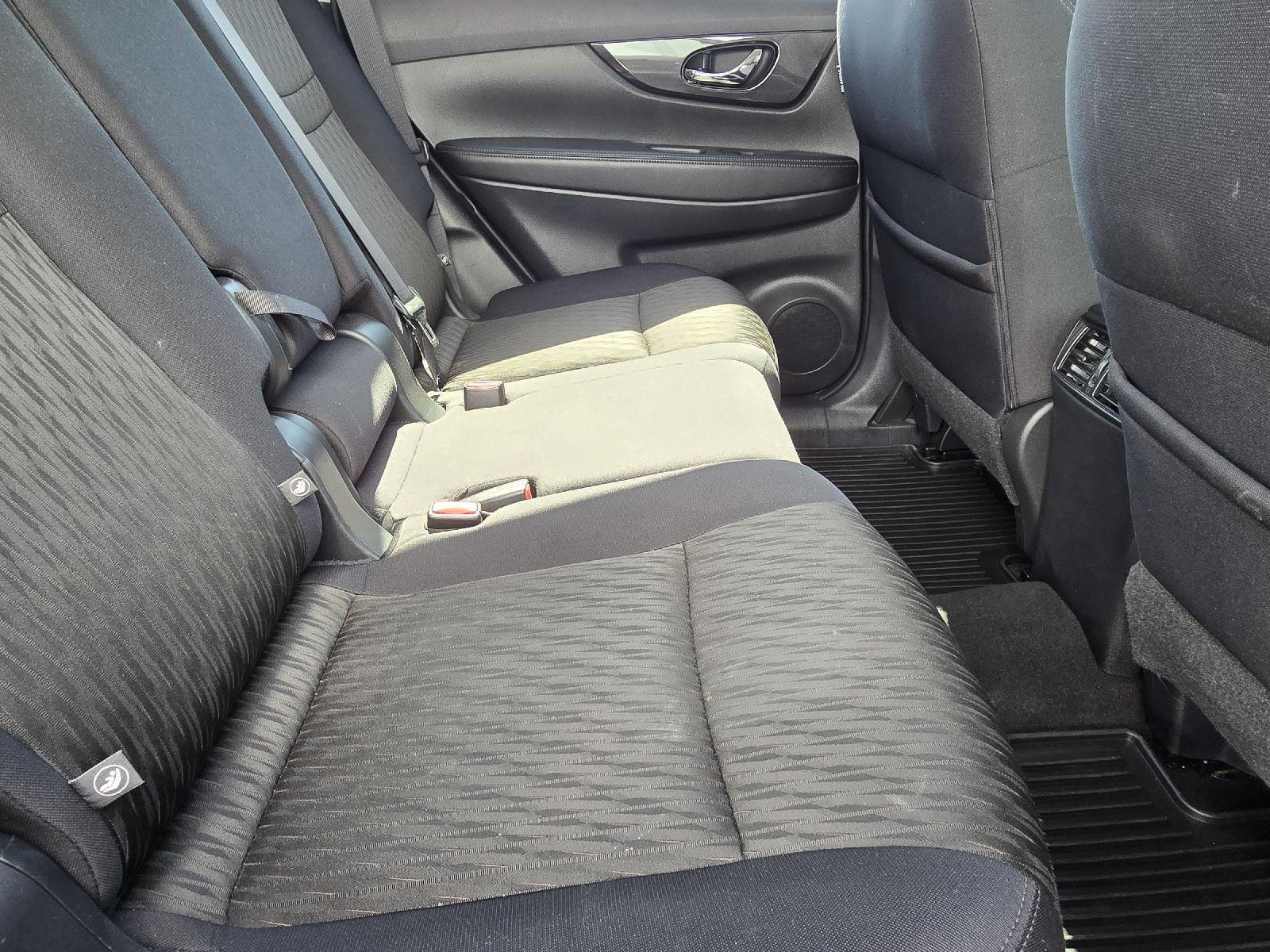 2017 Nissan Rogue SV photo 29