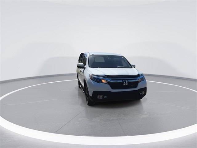2019 Honda Ridgeline Sport photo 2