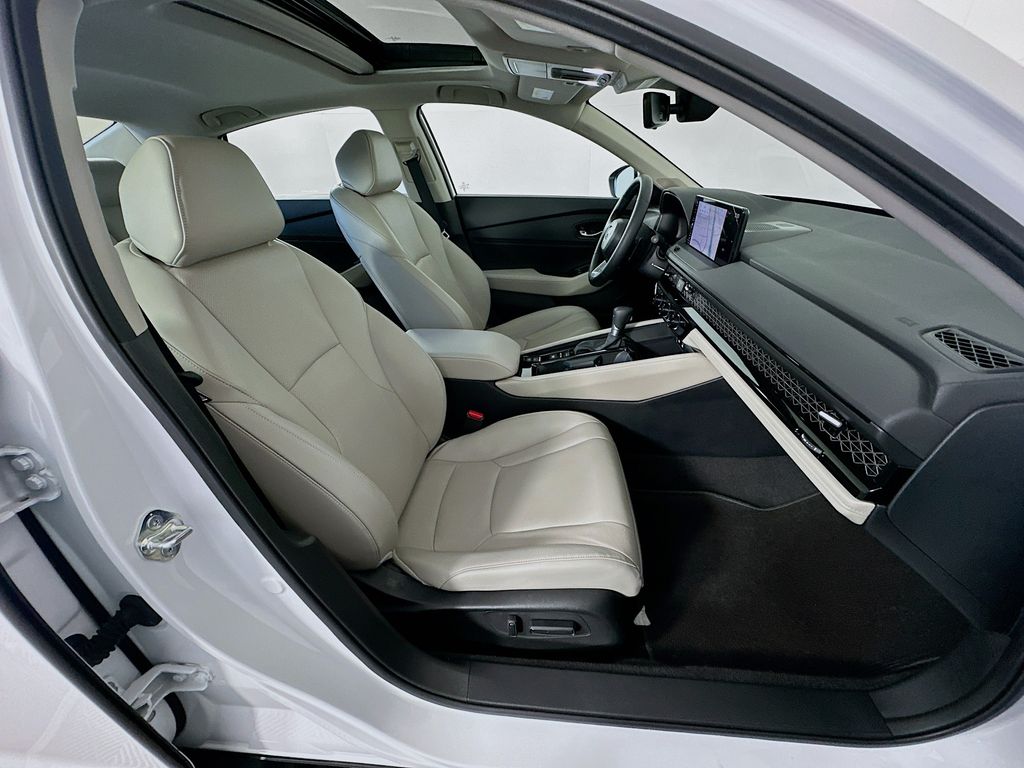 2025 Honda Accord Hybrid Touring photo 25
