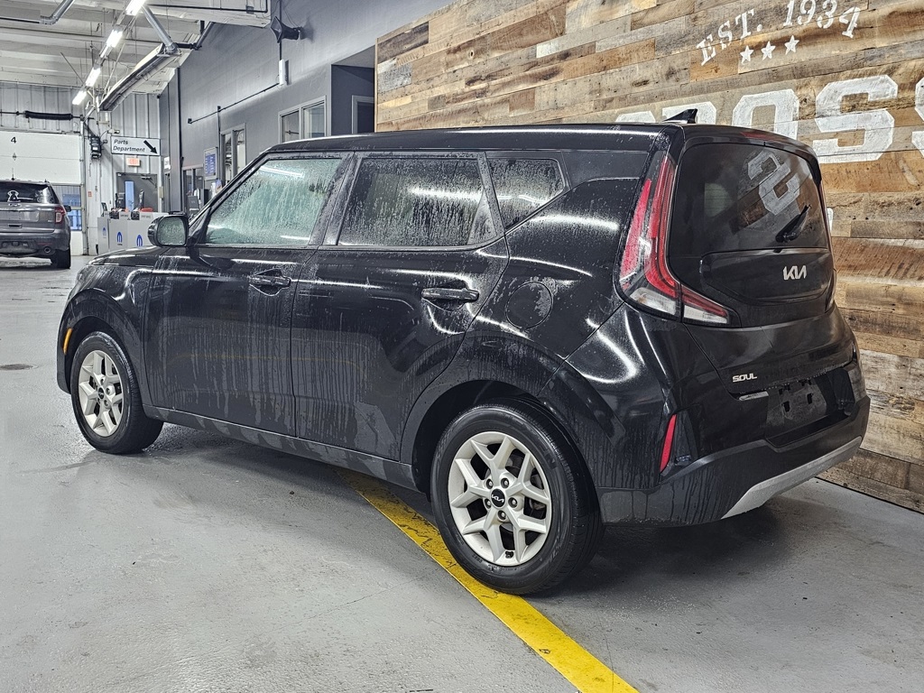 2023 Kia Soul LX S photo 3