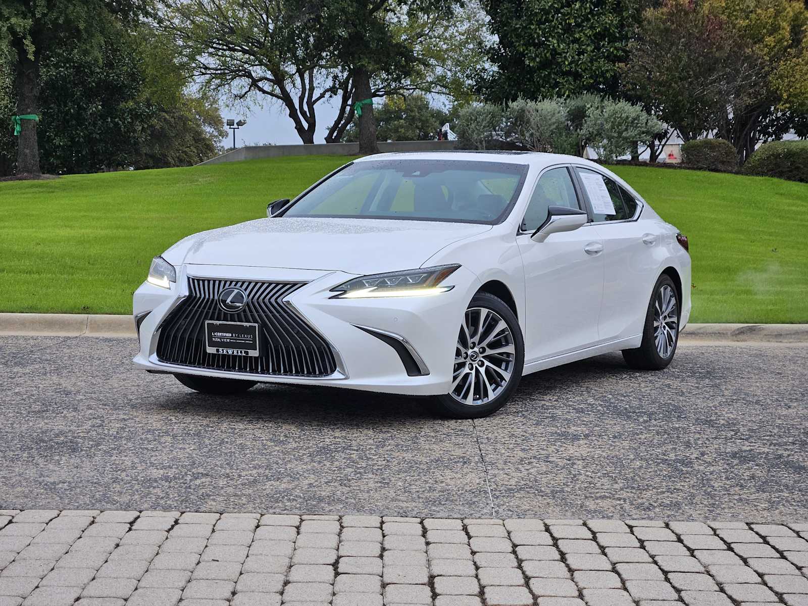 2020 Lexus ES 350 Luxury's photo