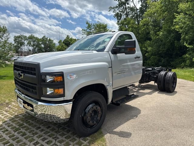 2024 Chevrolet Silverado 4500 Medium Duty Chassis Cab Work Truck's photo