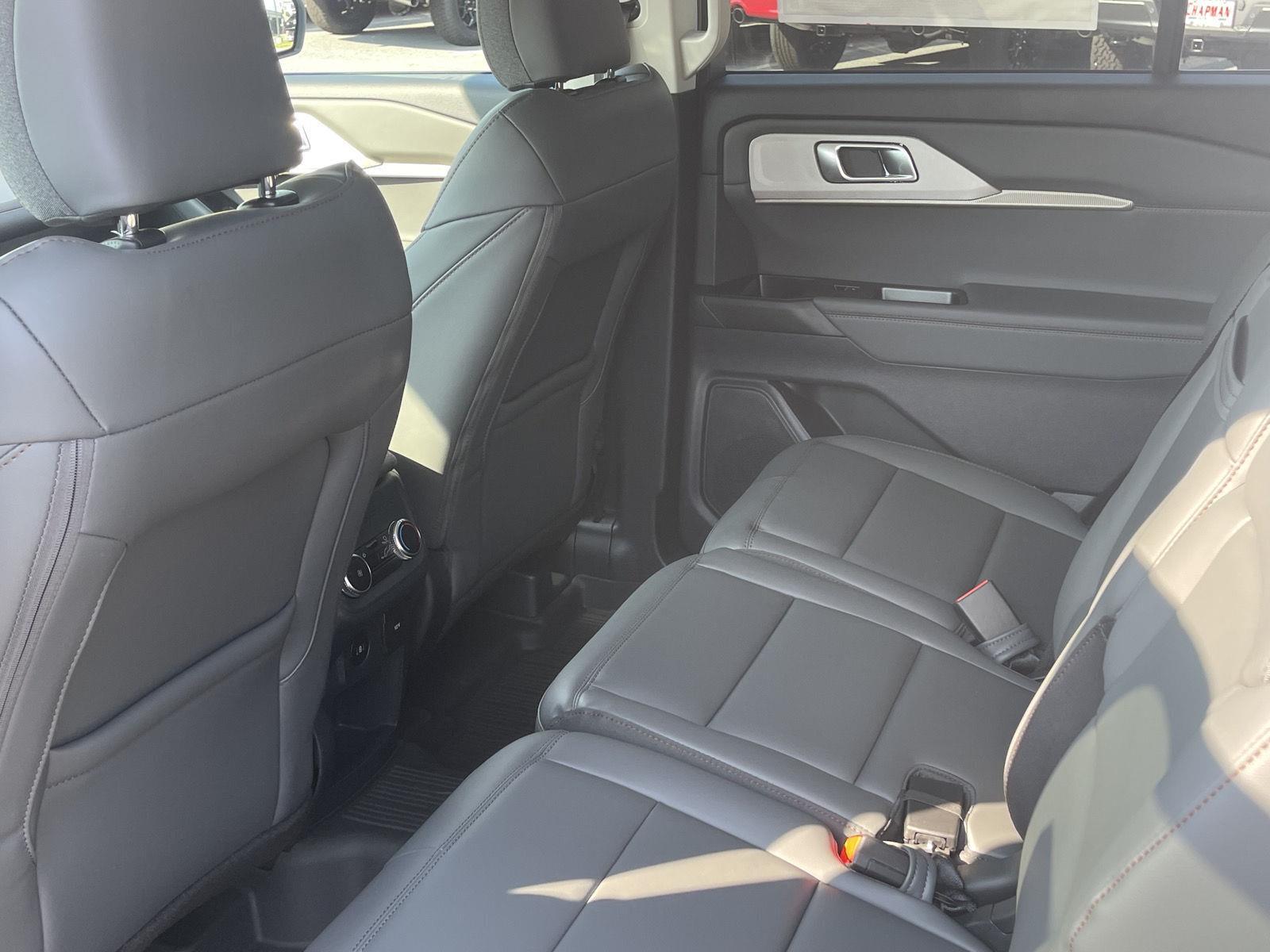 2025 Ford Explorer photo 20