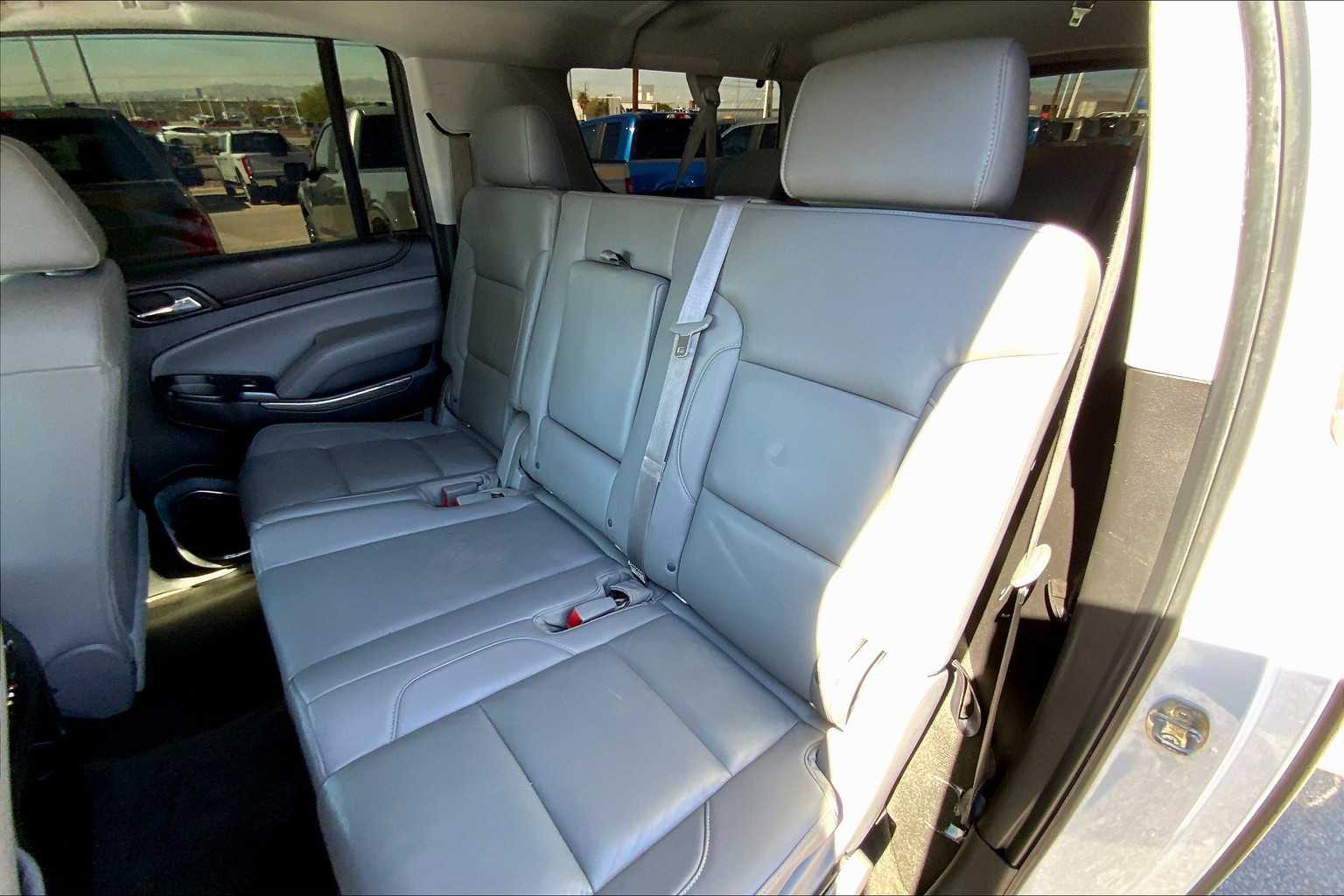 2016 Chevrolet Suburban LT photo 18